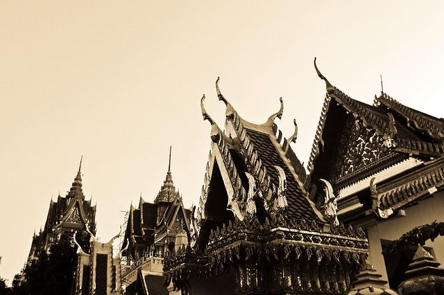 ② タイで導入が検討されている、観光税とは【300バーツ（約1,500円）】