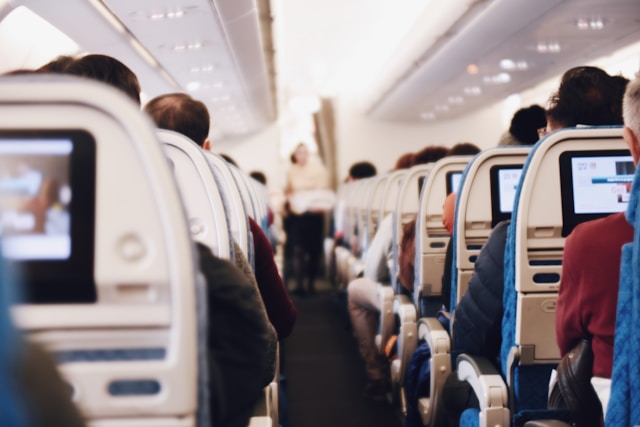 ② JAL・ANAなど日系航空会社での、機内持ち込み手荷物の4ルール【2026年4月適用】