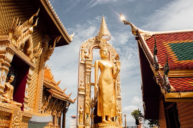 ② タイ入国で導入が検討されている、3つの手続き【税・保険・自動化】